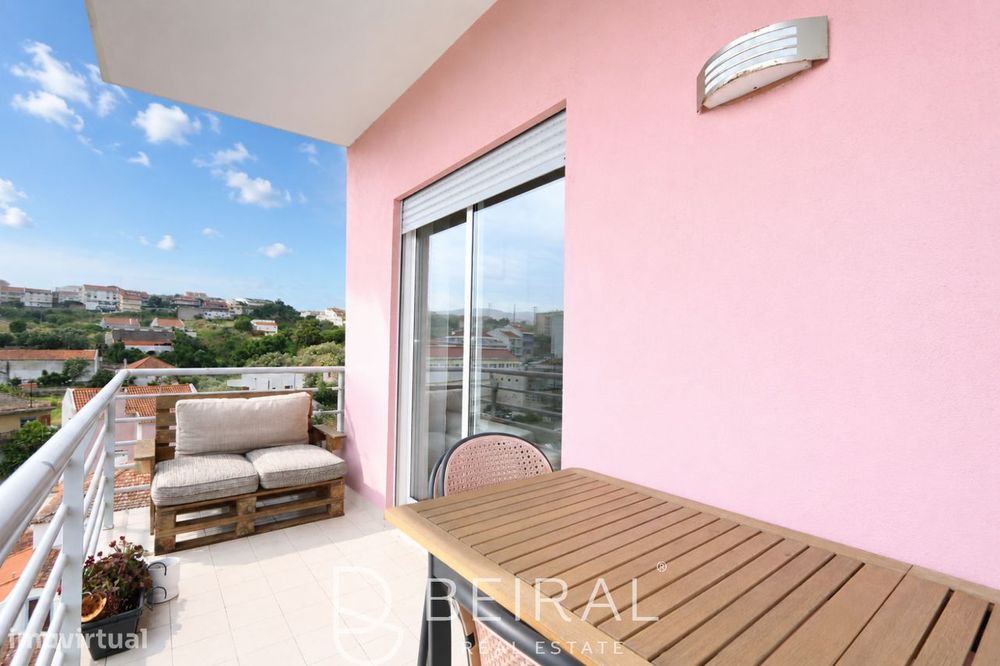Apartamento T2 às portas de Lisboa, com varanda, vista e estacionamen