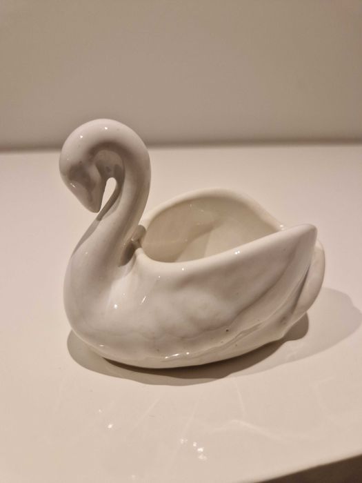 Figurka ceramiczna w kształcie łabędzia vintage prl