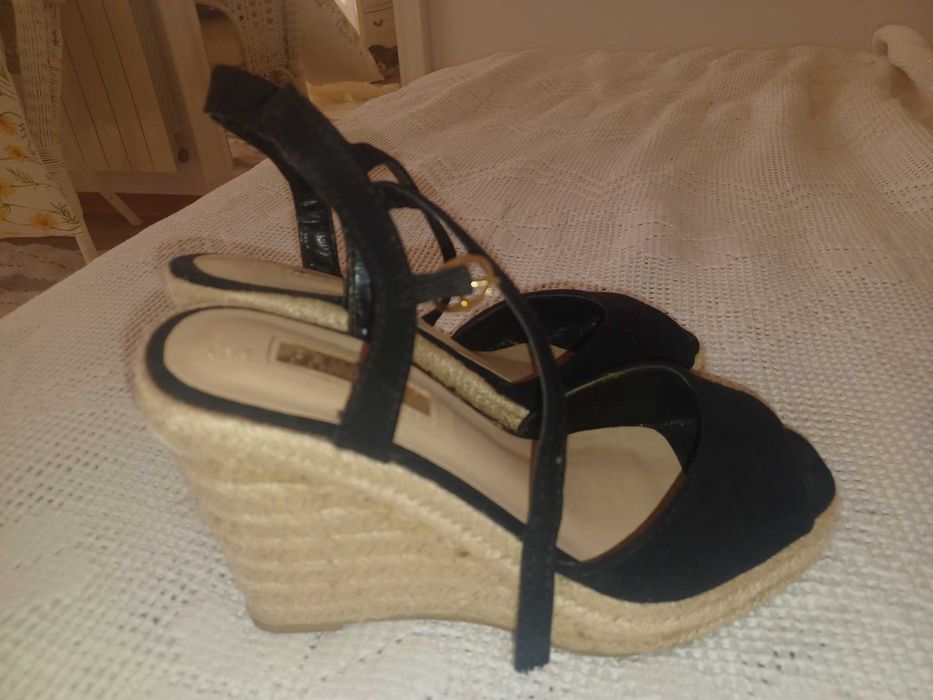 Sandálias de cunha pretas