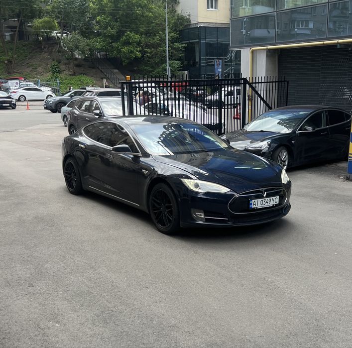 Tesla Model S 2013 85квт Тесла