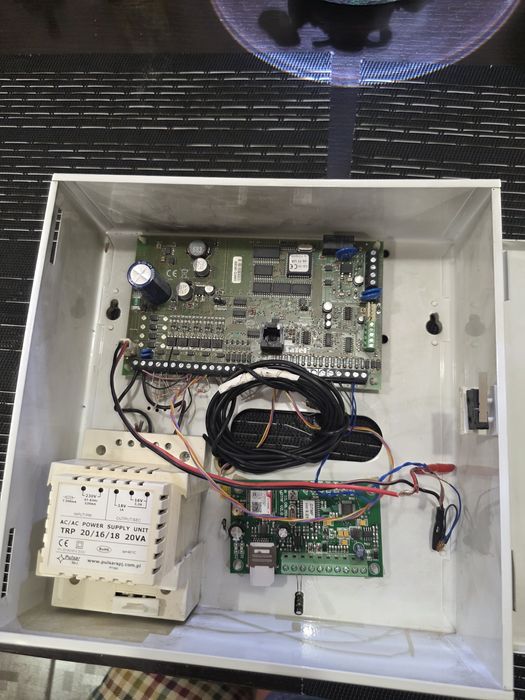 Контрольна панель охоронної сигналізації ППКОП «Лунь-11» mod 5. 
Підт