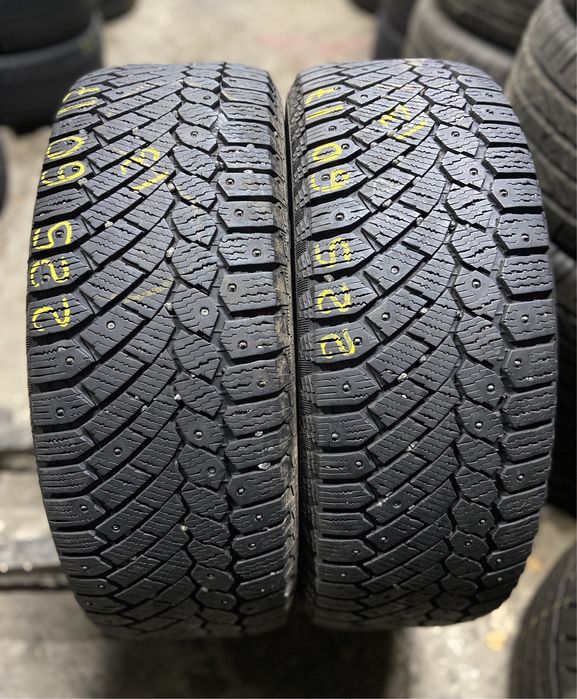 Зимові шини 225/60 r17 Continental.