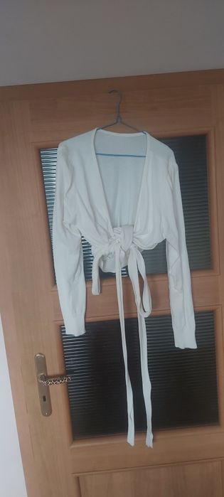 Sweter laurella wiazany kardigan krotki bolerko