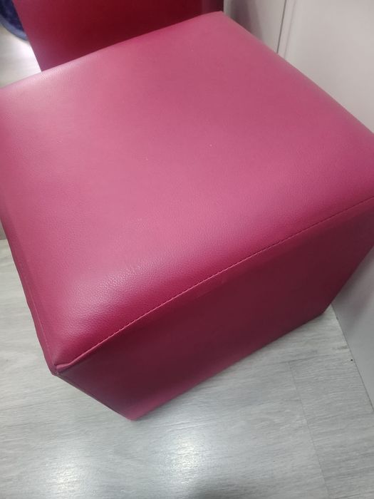 Conjunto de 2 Puffs Quadrados em Pele Sintética – Cor Beringela/Rosa