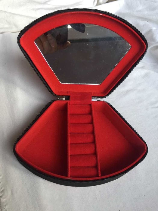 шкатулка для украшений бижутерии.