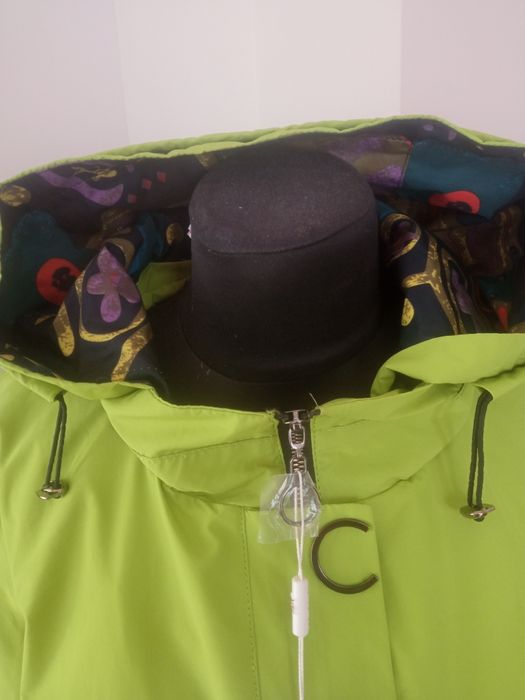 Вітровка  жіноча фабрічна.