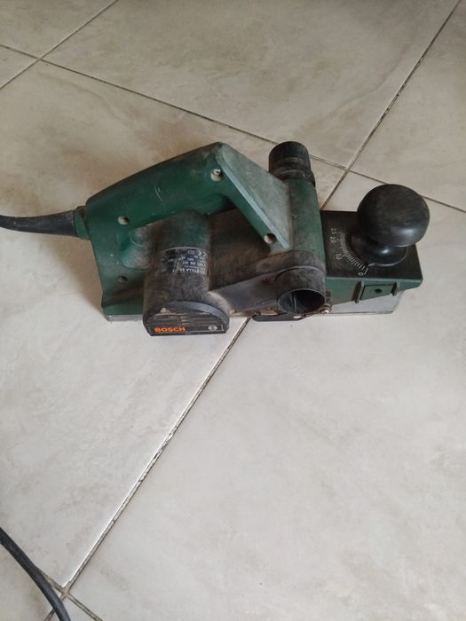 Vendo plaina de madeira está como nova