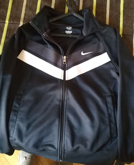 Casacos camisolas tshirts e calçoes nike adidas puma