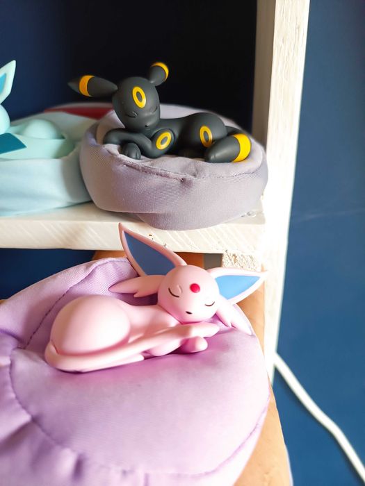 Umbreon + espeon sleeping eevee figurki