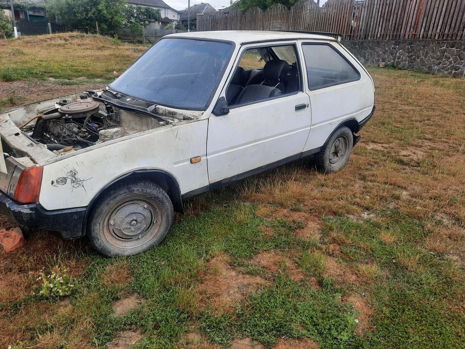Продам Таврію,цілу або на запчастини,заводиться,на ходу