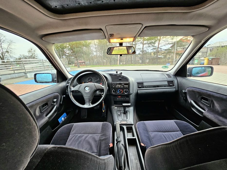 BMW 320i e36 1994 Sedan M52B20 150KM hellrot