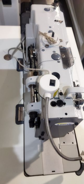 Máquina de costura triple arraste 2 agulhas.como nova.