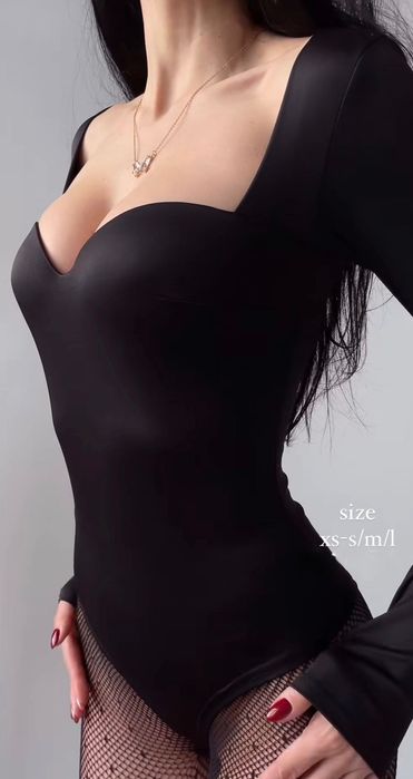 Боді, чорний з вшитими чашками