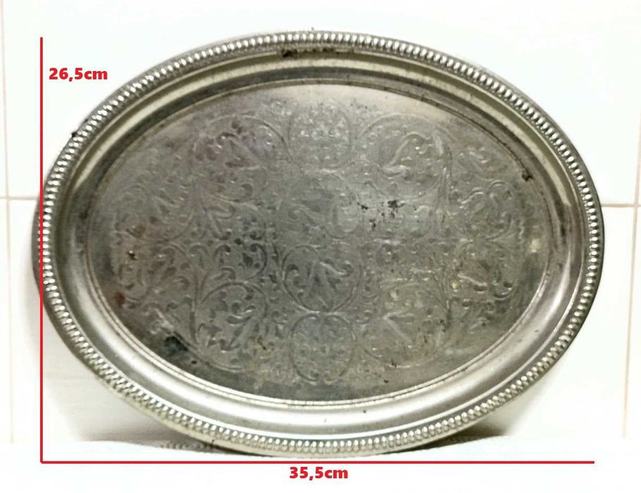 Bandeja  antiga ovalizada metal não precioso prateado com inscrições