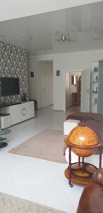 Продам квартиру в центрі, з великим простором, ремонтом,  паркомісце