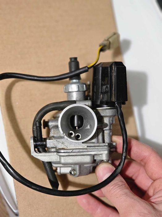 Оригінальний карбюратор suzuki lets