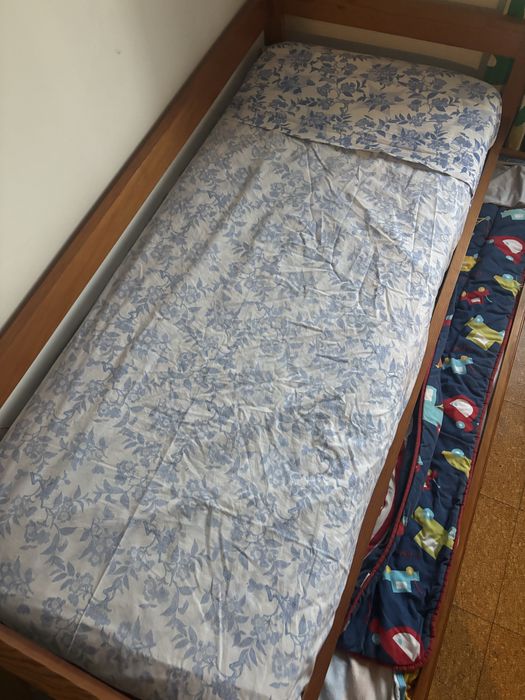 Cama de madeira