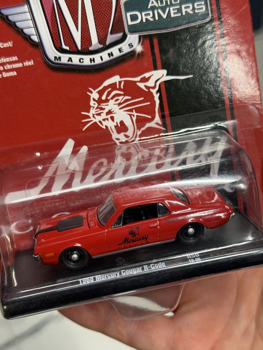 M2 Machines 1968 Mercury Cougar R-Code czerwony 1:64 HW 428 Cobra Jet