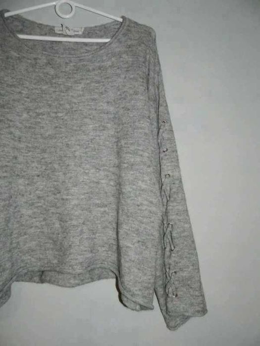 szary gruby sweter z rozszerzanymi rękawami H&M oversize