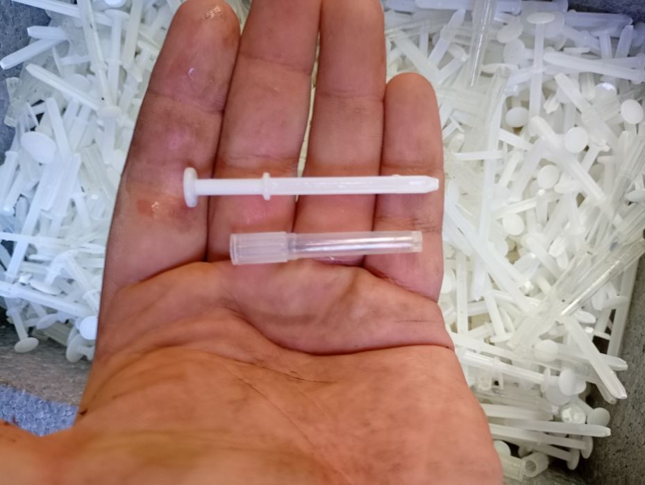 Pregos plásticos para isolamento