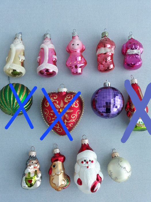 Ялинкові іграшки різні.