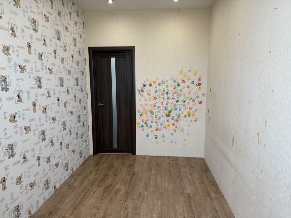 Чудова двокімнатна в сучасному будинку