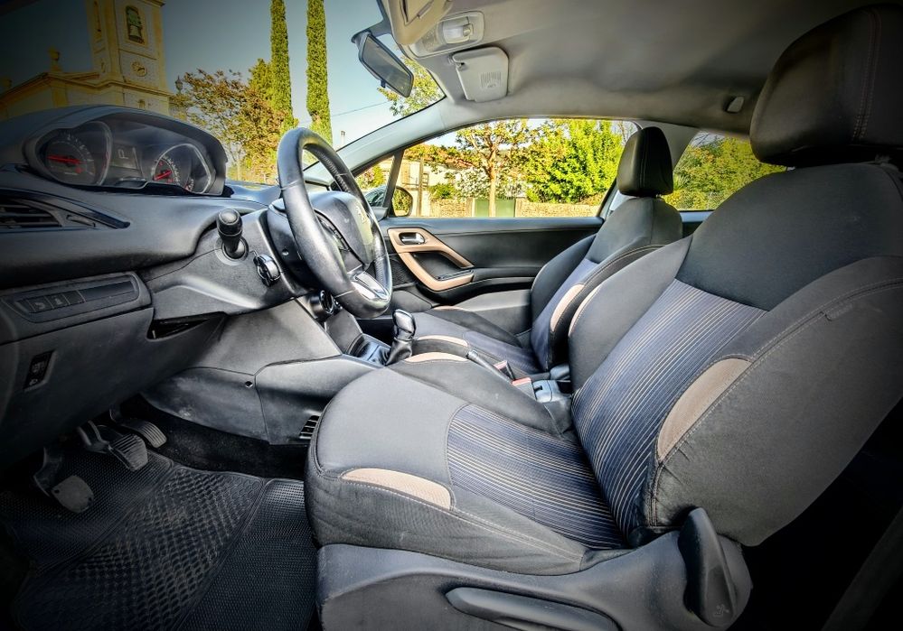 Peugeot 208 barato bom estado