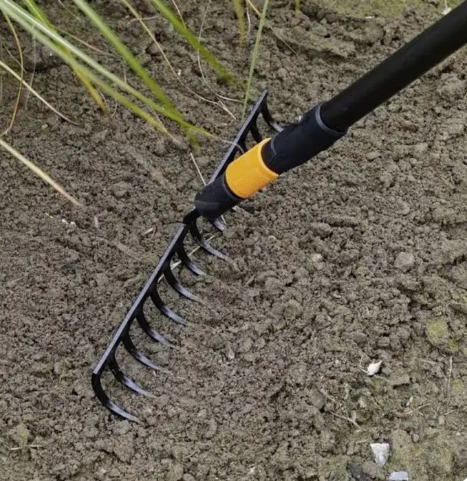 Grabie 14 zębów Fiskars