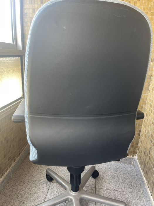 3 cadeirões de escritório