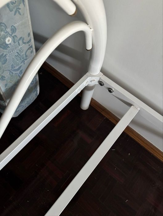 Cama de solteiro em ferro