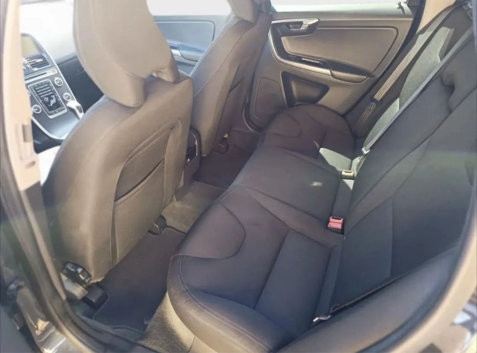Volvo XC 60 2.0 D4 R-Design Momentum