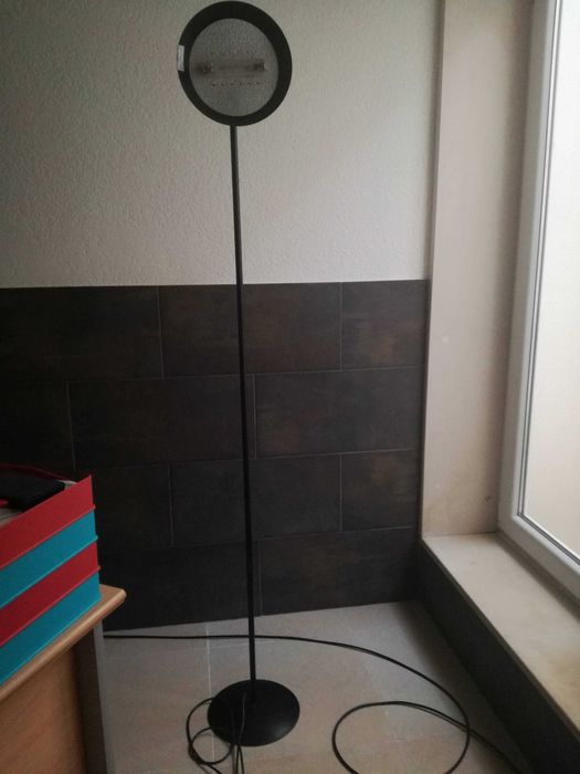 Candeeiro de pé alto