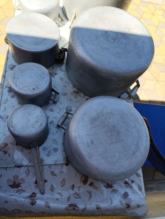 Продам кастрюли разные.у