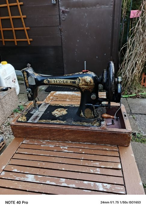 Sprzedam maszynę do szycia Singer