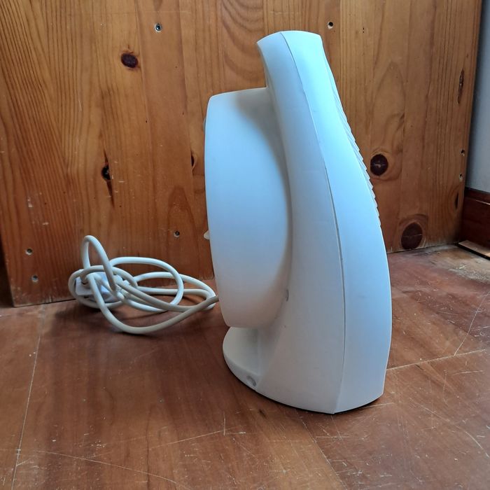 Pequeno Aquecedor Eléctrico Selecline. A funcionar prefeitamente.