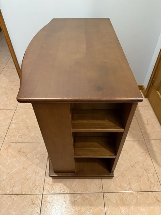 Móvel para TV com rodas