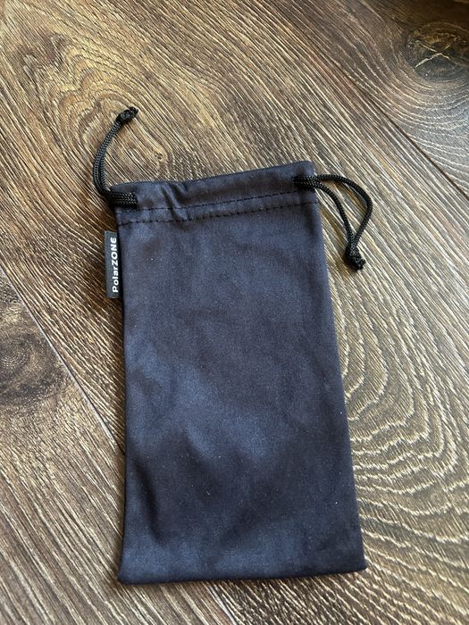 Czarne etui na okulary