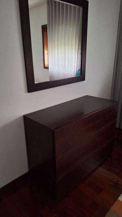 Cama de casal na cor vengue