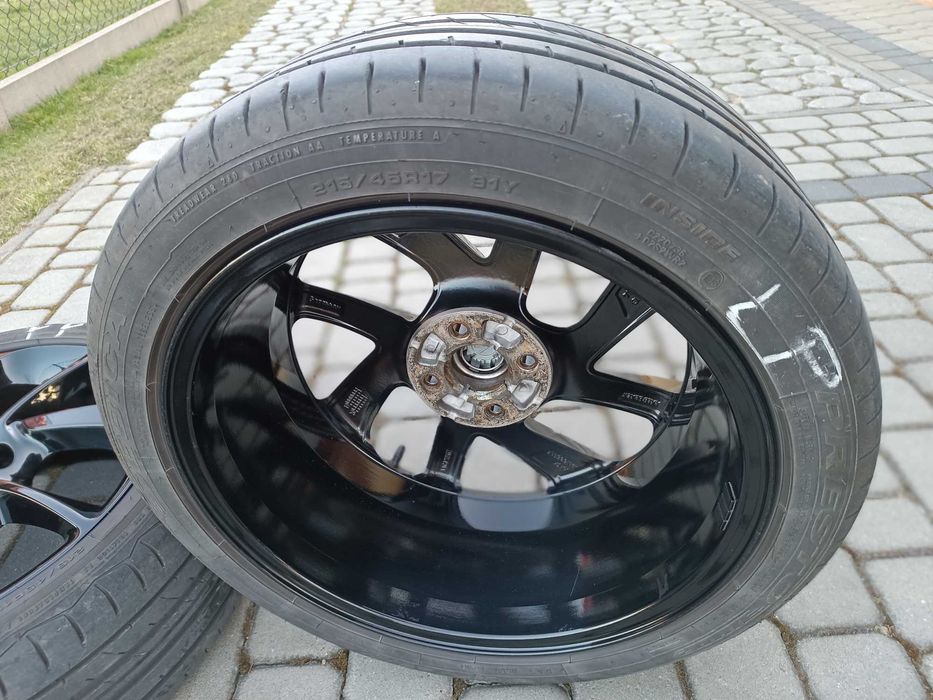 piękne felgi z oponami letnimi