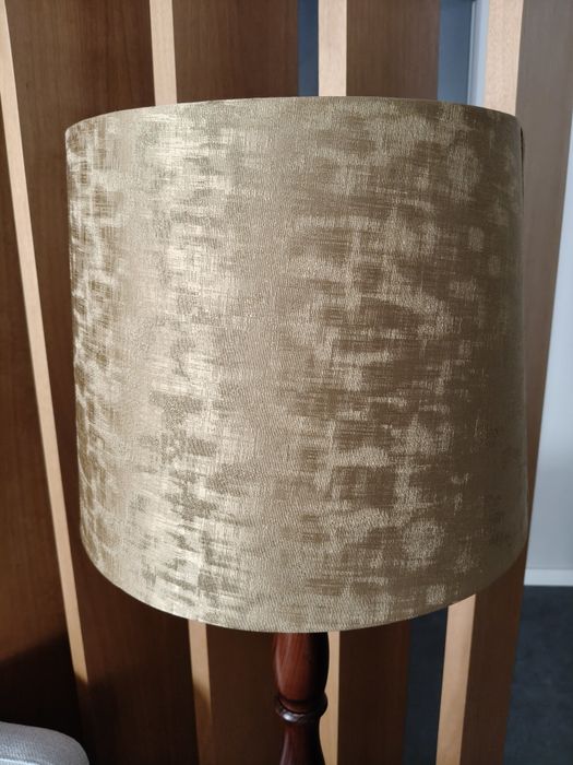 Candeeiro de pé e abajur como novo