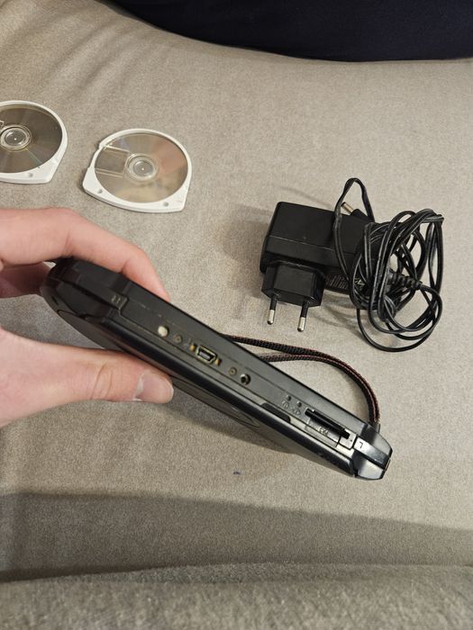 Sony PSP E1004 | stan bardzo dobry | sprawna | zestaw