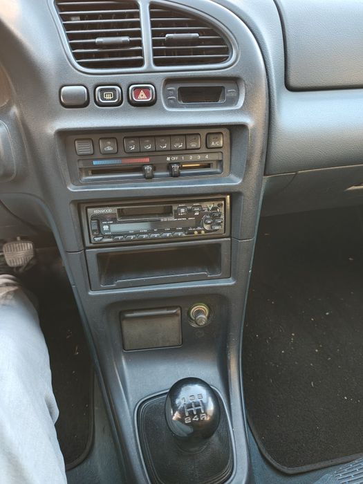 Mazda 322 F japonês
