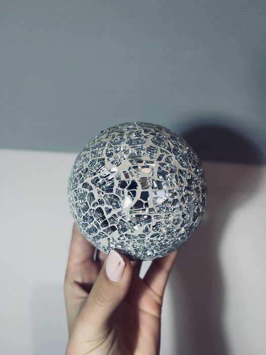 Piekna kula srebrna ozdobna