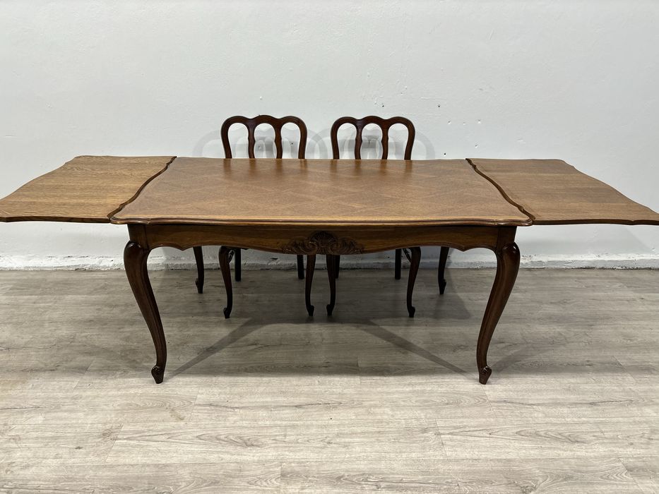 Piękny komplet stołu z krzesłami w stylu ludwikowskim