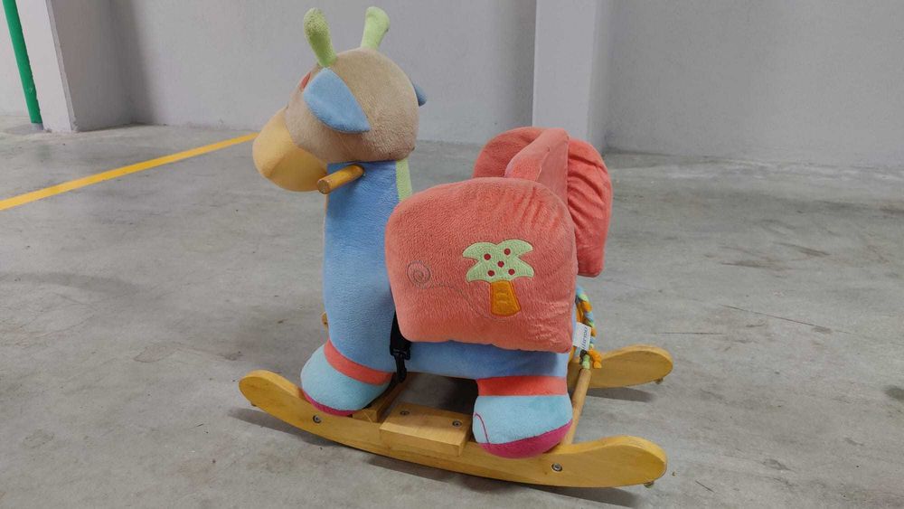 Cavalinho baloiço de peluche