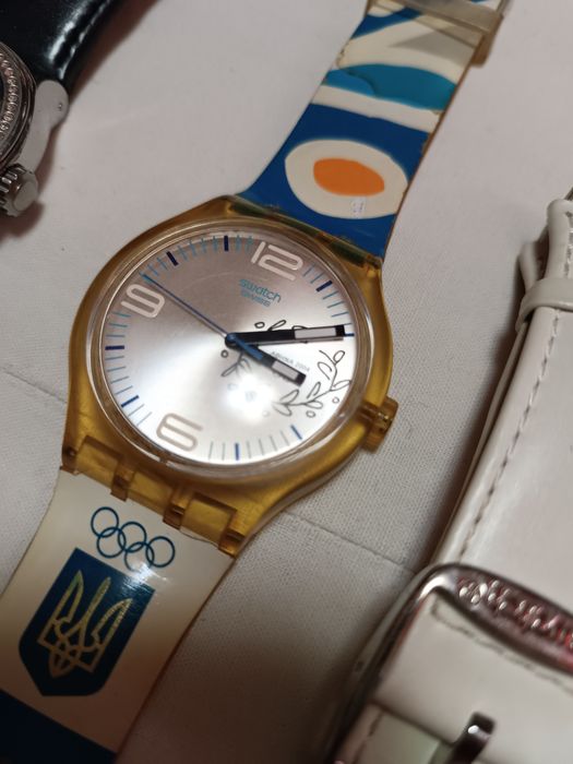 Часы наручные SWATCH.