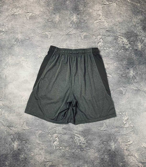 Шорти Under Armour. Розмір M