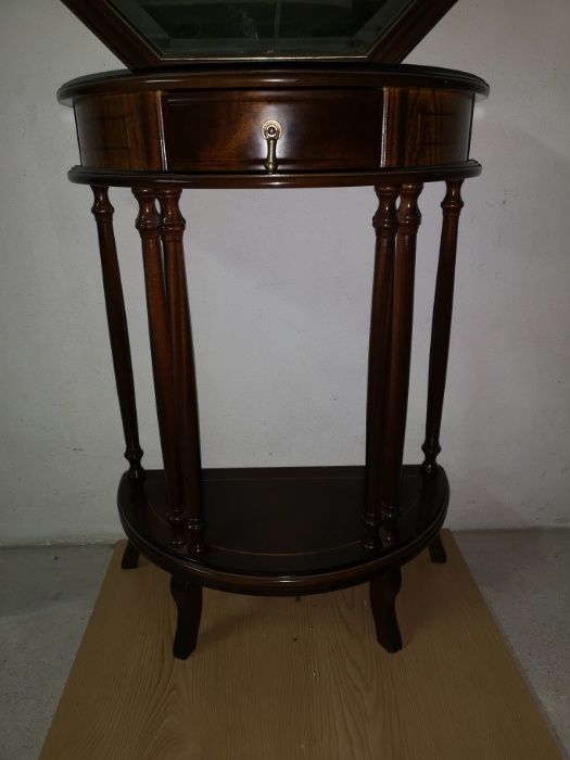 Móvel de entrada aparador porta telefone.