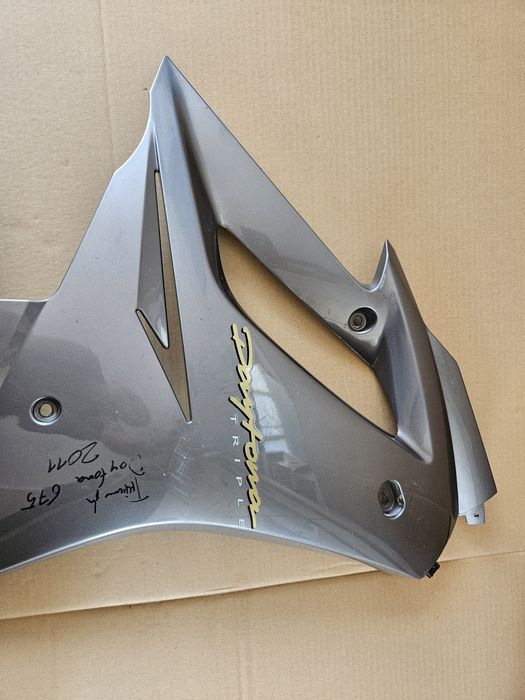 Triumph Daytona Triple 675 bok boczek prawy owiewka prawa