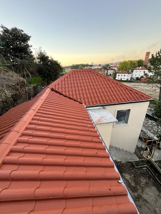 TELHADOS, COBERTURAS E FAXADAS